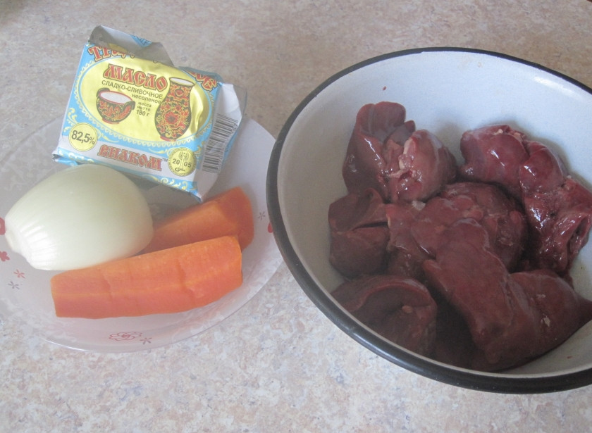 1. Этап. Печеночный паштет домашний: 1. Легкий и простой рецепт приготовления паштета. В данном случае печень обжаривается, но ее можно и отварить: по вашему вкусу и желанию.