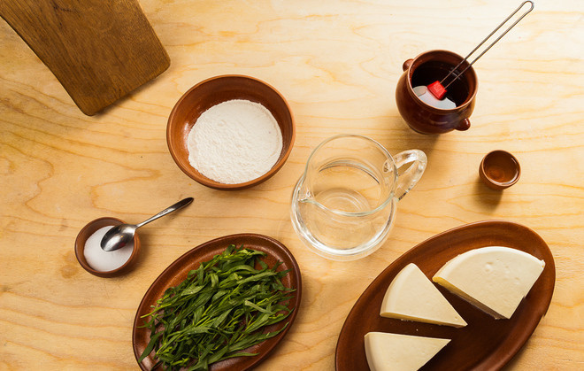 1. Этап. Азербайджанские чебуреки с зеленью: Подготовьте продукты.