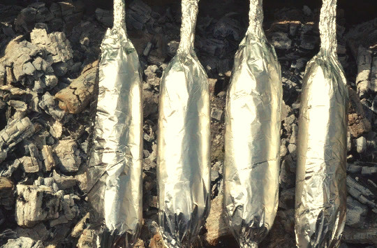 1. Этап. Люля-кебаб из курицы на мангале: В таком виде отправьте люля на мангал и поджарьте 10-15 минут, переворачивая. Это поможет фаршу 