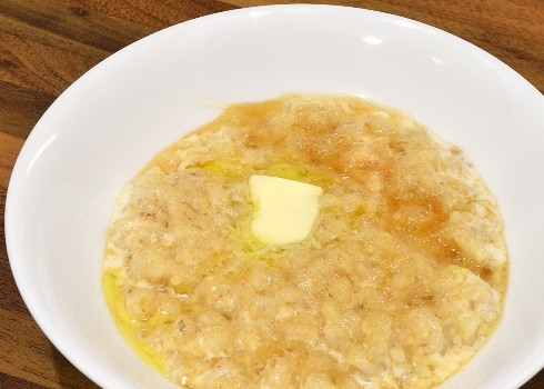 1. Этап. Каша из овса: Уже в готовое блюдо добавьте соль, сахар и масло. Вкусного завтрака!