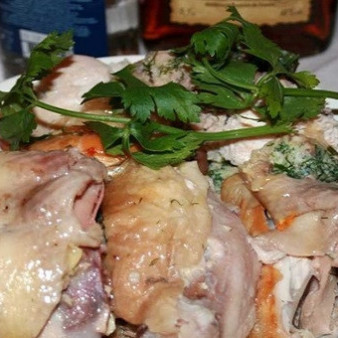 Курица, фаршированная яйцами