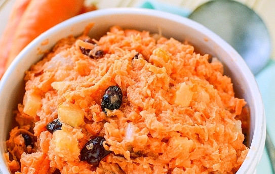 1. Этап. Морковный салат с изюмом: 3. Перемешайте все ингредиенты из состава — и всё готово! Приятного аппетита!