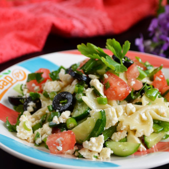 Салат с брынзой по-гречески