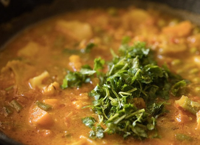 1. Этап. Тушеный микс овощей: 8. Перед подачей можно добавить в тушеный микс овощей свежей зелени. Приятного аппетита!