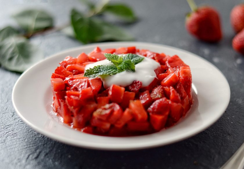 1. Этап. Тартар из клубники: Тартар из клубники готов, приятного аппетита!