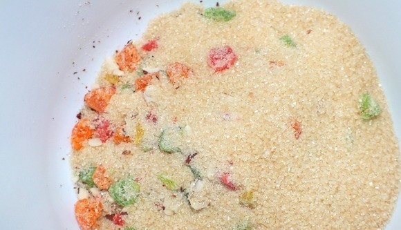 1. Этап. Грушевый пудинг: Добавляем коричневый сахар и соль.