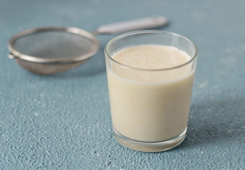 1. Этап. Дынное молоко: Процедите жидкость через мелкое сито или марлю.