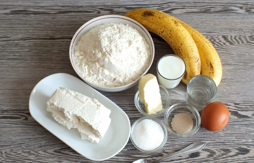 1. Этап. Ватрушки с бананом: Подготовьте необходимые ингредиенты.
