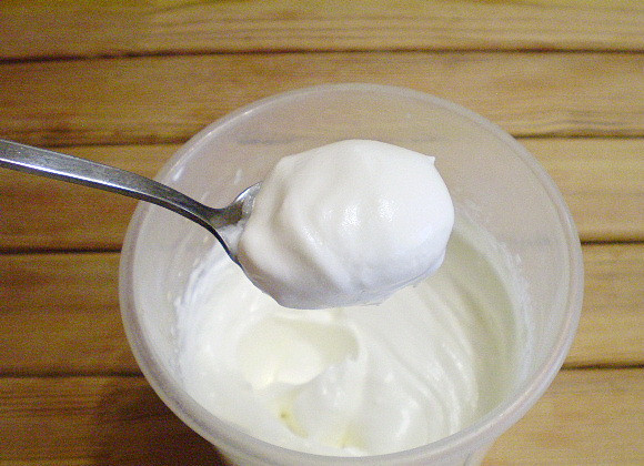 1. Этап. Сметанный десерт с ягодами: У вас должен получиться воздушный крем.