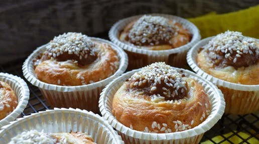 1. Этап. Котлеты в кексе: Выпекать при 180-190 градусах до желаемого румянца, 17-20 минут. Ориентируйтесь на особенности своей духовки.