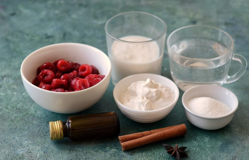 1. Этап. Холодный вишневый суп: Подготовьте все ингредиенты.