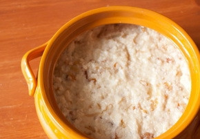 1. Этап. Бабка картофельная в горшочке: Раскладываем в порционные горшочки.