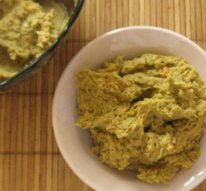 1. Этап. Паштет из чечевицы: 10. Готовый паштет остудить и подавать к столу. При желании в него можно добавить сливочное масло, сливки или сметану по вкусу.