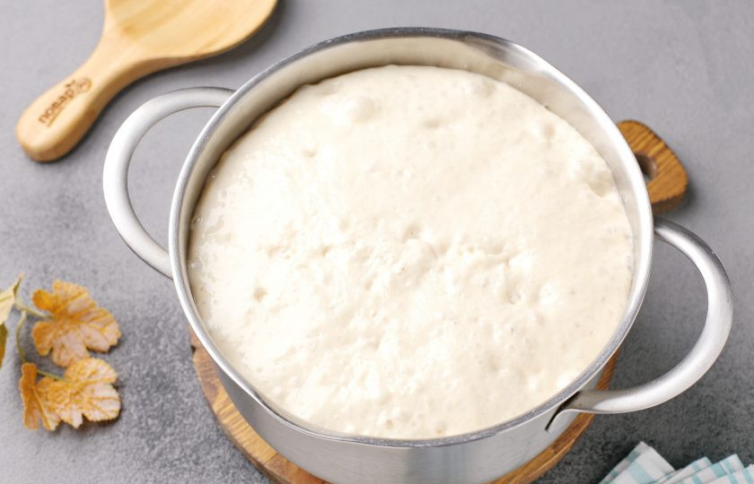 1. Этап. Оладьи Как в школе: Тесто перемешайте и оставьте ещё на час. Тесто увеличится в объеме практически в 2 раза.