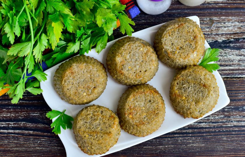 1. Этап. Суфле из баклажанов: Достаньте аккуратно суфле из формочек и подайте его к столу.