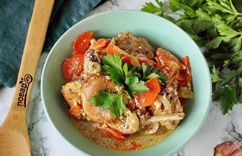 1. Этап. Кролик в соевом соусе в духовке: Кролик в соевом соусе готов. Подавать можно как самостоятельно, так и с любым гарниром. Приятного аппетита!