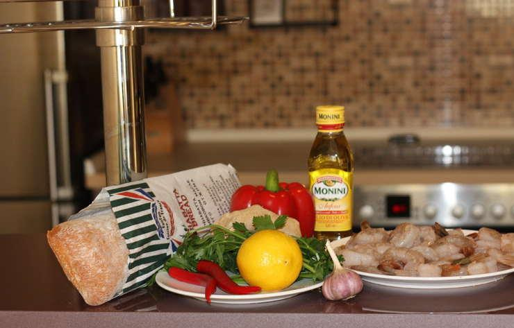 1. Этап. Острые бутерброды с креветками: По традиции, перепроверяем ингредиенты - все ли на месте?:)