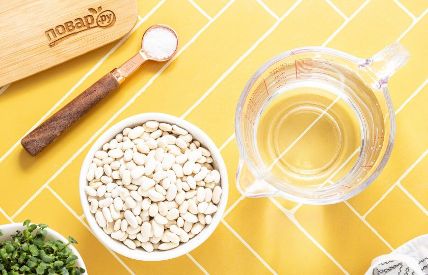 1. Этап. Фасоль белая консервированная: Подготовьте все ингредиенты.