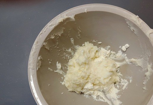 1. Этап. Суфле с творожным сыром: Выложить к творожному сыру.