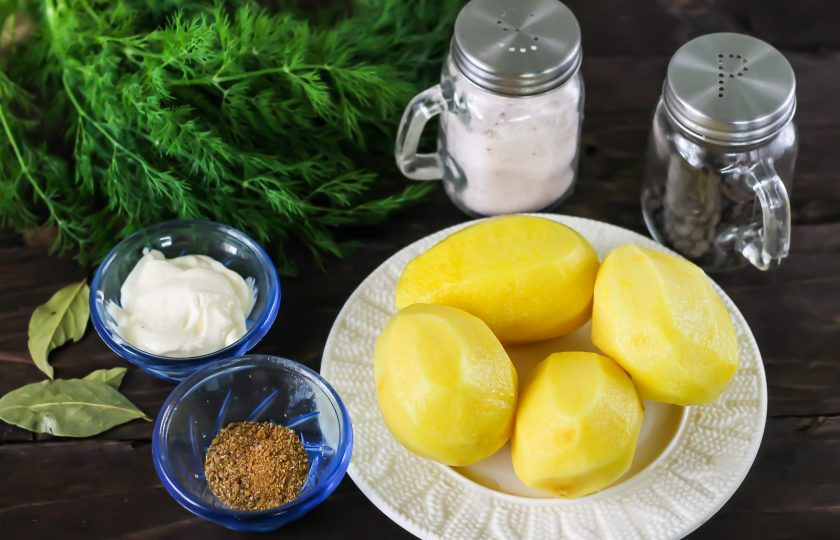 1. Этап. Маринованный картофель: Подготовьте указанные продукты.