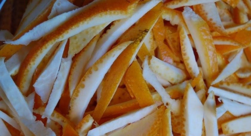 1. Этап. Апельсиновый джем: Цедру режем соломкой.