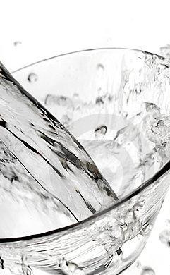 1. Этап. Грязный Мартини: 3. В высокой посудине смешать водку, рассол, вермут и оливки. Встряхнуть и сразу же вылить в подготовленный бокал.