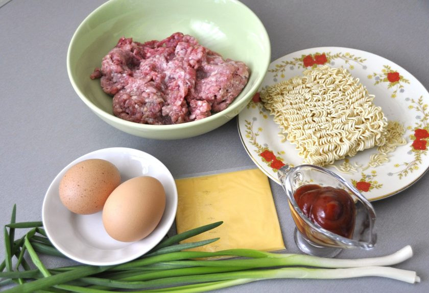 1. Этап. Рамен-бургер: Подготовьте ингредиенты.