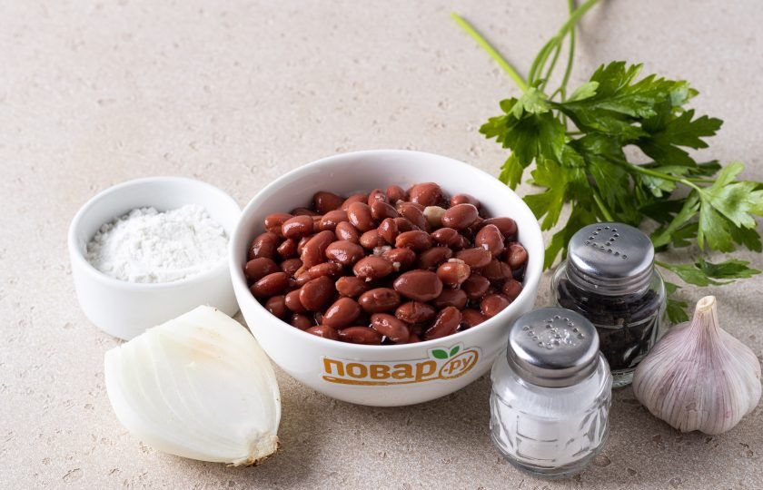 1. Этап. Фасолевые котлеты: Подготовьте все ингредиенты.