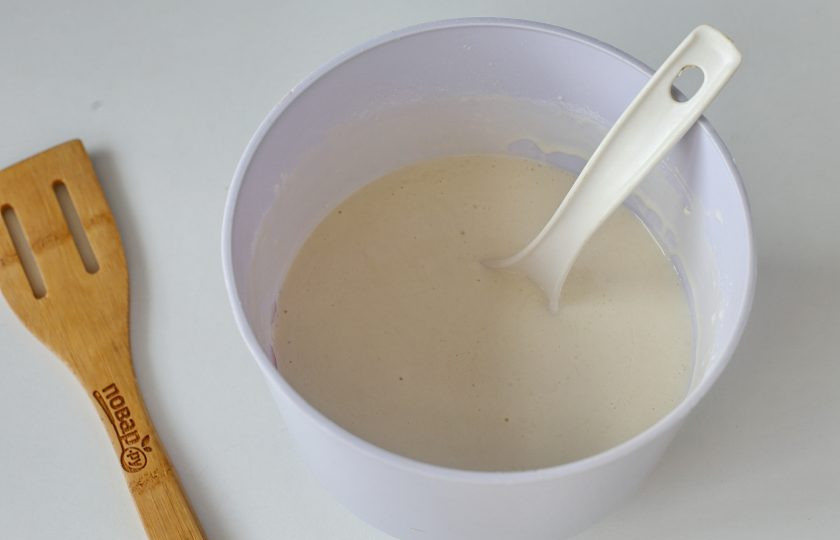 1. Этап. Блины на ацидофилине: Добавьте масло и снова все перемешайте. Тесто готово.