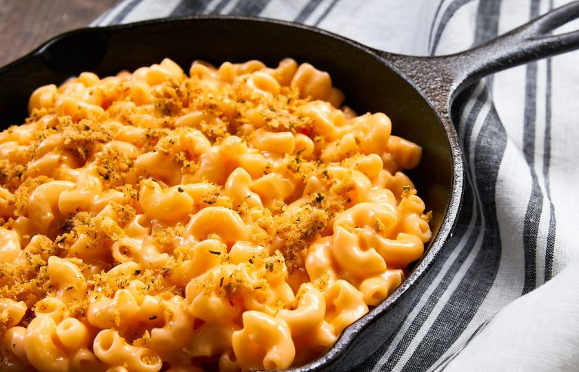 1. Этап. Макароны Три сыра: 5. Натрите на терке 