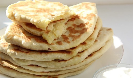 1. Этап. Плоские пирожки с любимой начинкой: Сложить в стопочку и наслаждаться!