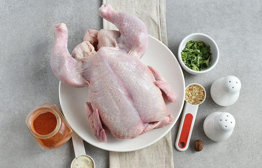 1. Этап. Домашняя ветчина из курицы: Подготовьте ингредиенты.