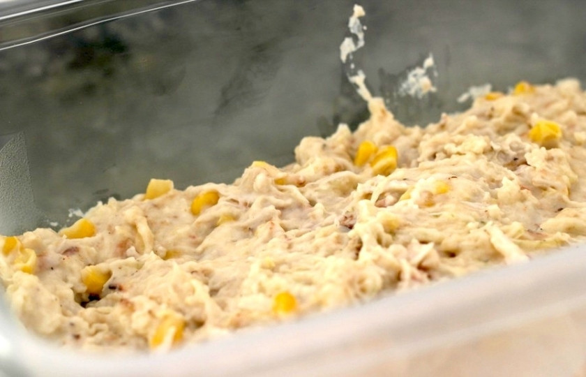 1. Этап. Крабовые крокеты: Перекладываем смесь в контейнер и отправляем в холодильник на 1 час, чтобы смесь немного затвердела.