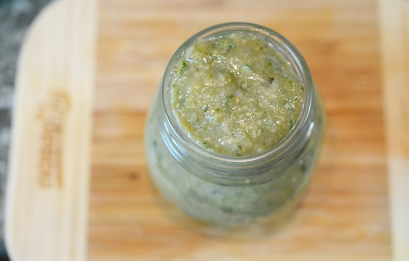 1. Этап. Варенье из фейхоа без варки: Разложите а стерилизованные банки и закройте стерилизованными крышками.