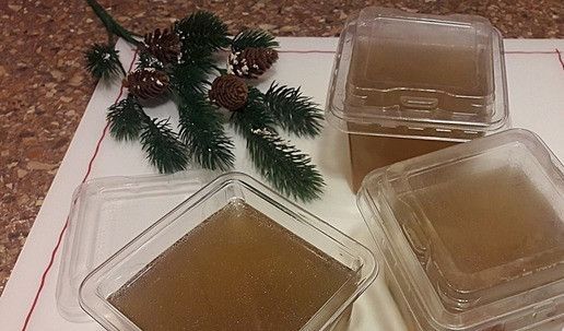 1. Этап. Рождественский холодец из шеек индейки: Долить бульон до нужного уровня, и еще раз охладить, чтобы бульон встал.