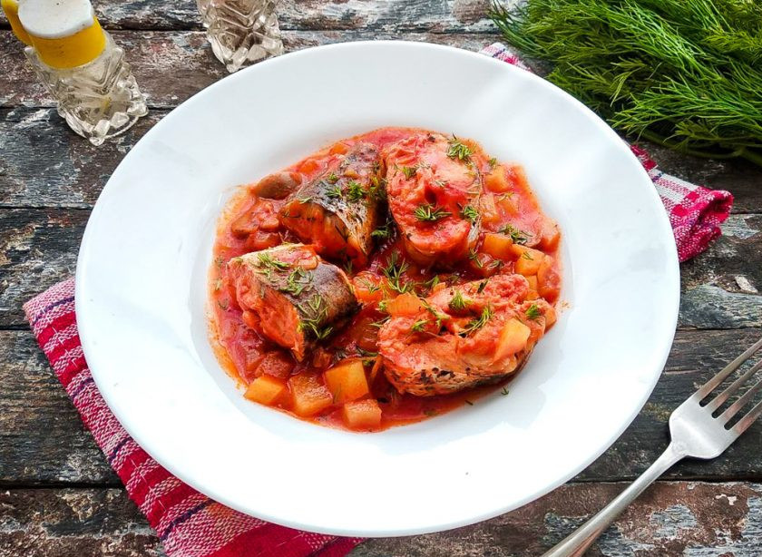 1. Этап. Рыба по-сицилийски: Переложите блюдо в тарелку и подавайте к столу.