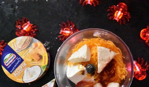 1. Этап. Сырная закуска Добрый Джек: Смешиваю блендером все виды сыров, вяленые томаты, паприку копченую, щепотку соли и чили перца.