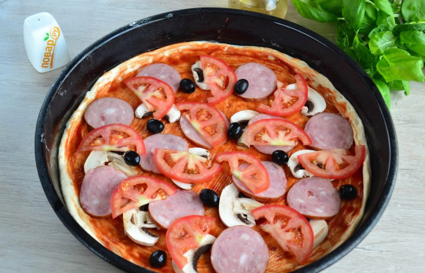 1. Этап. Пицца Каприччиозо: А также помидоры и оливки. Также в пиццу 