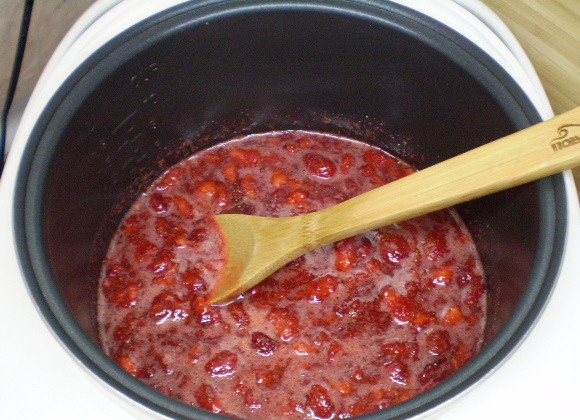 1. Этап. Клубничное варенье в мультиварке: 4. Включаем режим 