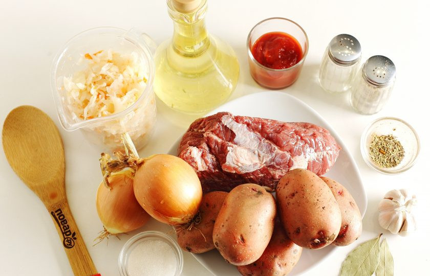 1. Этап. Суп гуляш по-тирольски: Подготовьте все ингредиенты.