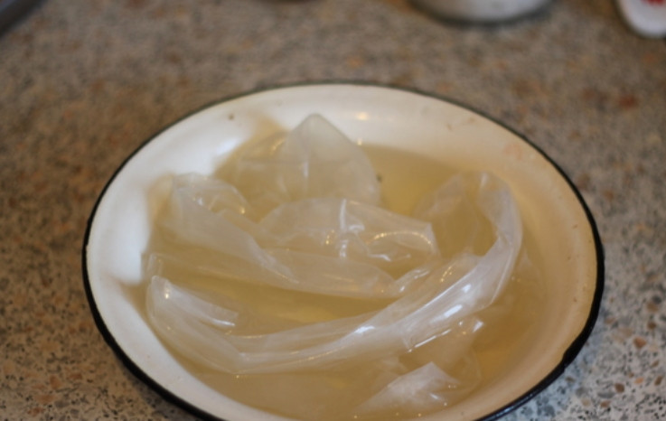 1. Этап. Колбаса Домашняя: 3. Оболочку замочим и подержим в тепле, чтобы она легко растягивалась.