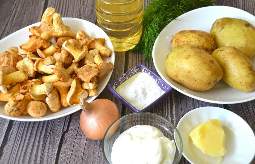 1. Этап. Лисички с картошкой жареные в сметане: Подготовьте ингредиенты.
