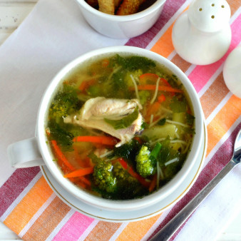 Легкий супчик с вермишелью и брокколи