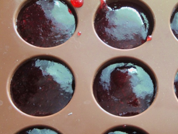 1. Этап. Домашний мармелад: Затем мармеладную массу разлейте по формам и оставьте на 10-12 часов.