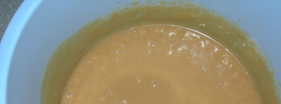 1. Этап. Торт Муравейник без выпечки: 3. Сгущенку и масло взбиваем миксером.