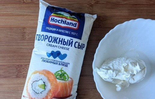 1. Этап. Закуска из свеклы с творожным сыром: Берём творожный сыр, у меня - Hochland.