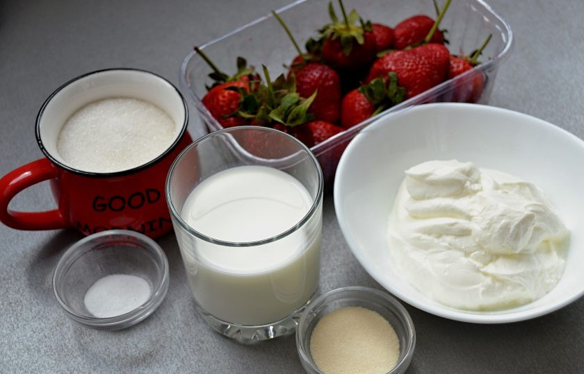 1. Этап. Бланманже из сметаны: Подготовьте ингредиенты.