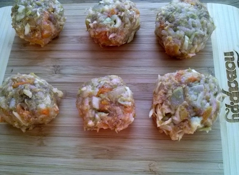 1. Этап. Ленивые голубцы с рисом и фаршем: Из полученного фарша сформируйте котлеты.