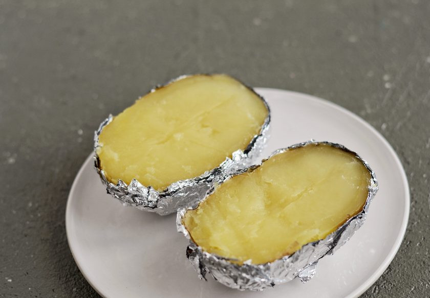 1. Этап. Крошка картошка с грибами: Разрежьте картофель прямо в фольге пополам.