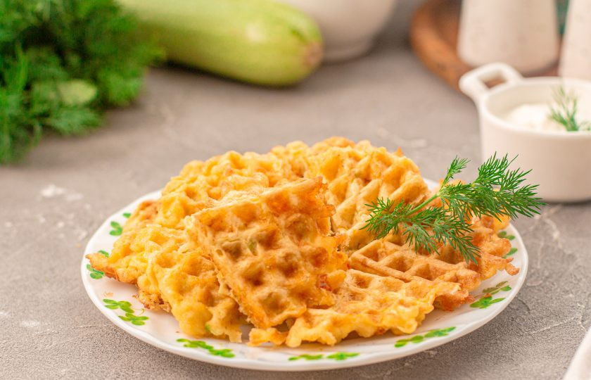 1. Этап. Кето-вафли из кабачков: Подавайте со свежей сметаной или другим соусом. Приятного аппетита!